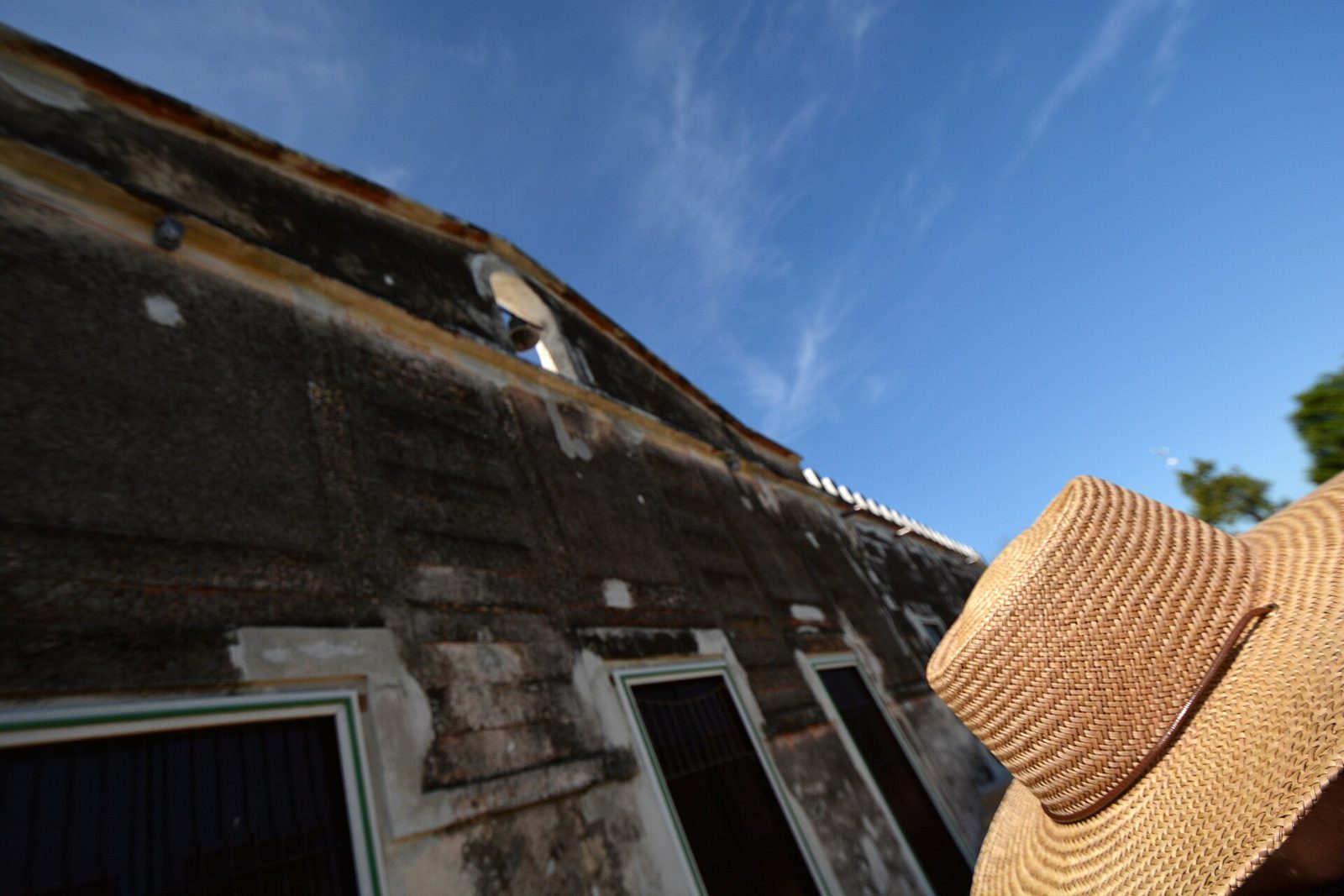 Muro y sombrero en la Hacienda Yaxcopoil, Yucatán