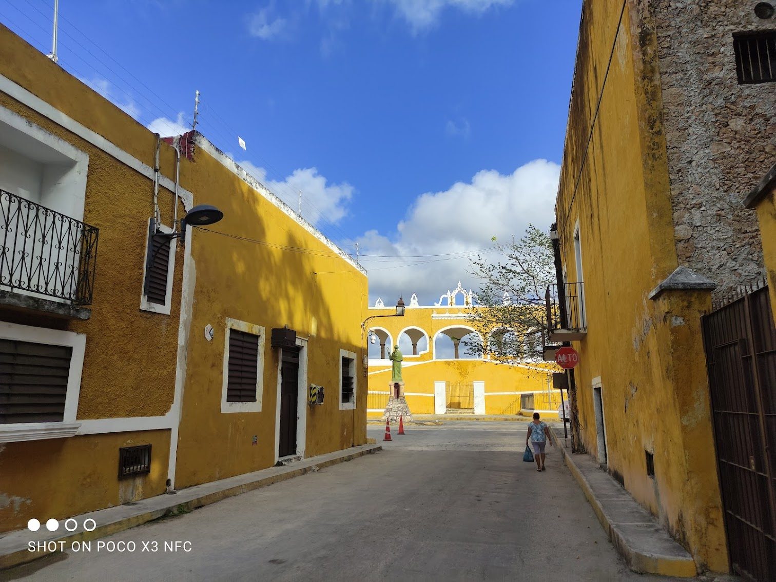 Yellow-painted street and convent walls in Izamal, Yucatán
