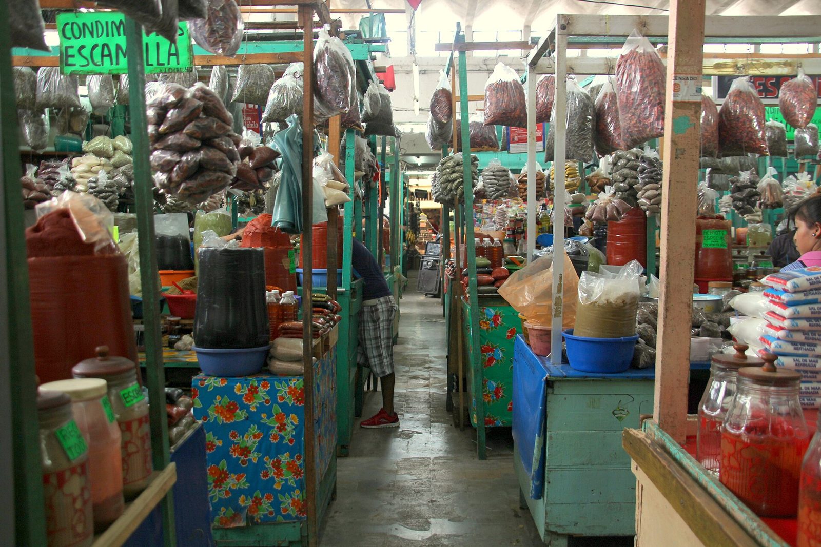 Busy aisles of Mercado Lucas de Gálvez in Mérida