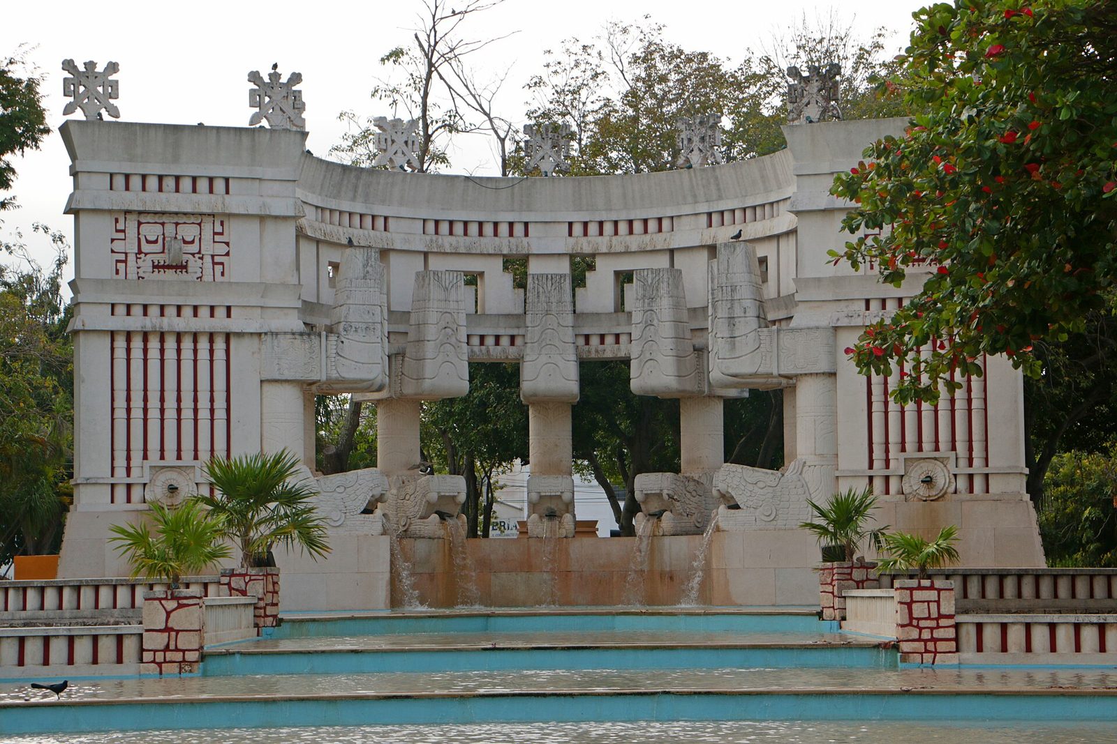 Fuente neomaya del Parque de las Américas en García Ginerés, Mérida